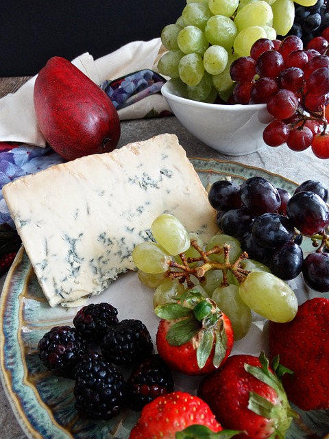 fruit plate, cheese, blue cheese